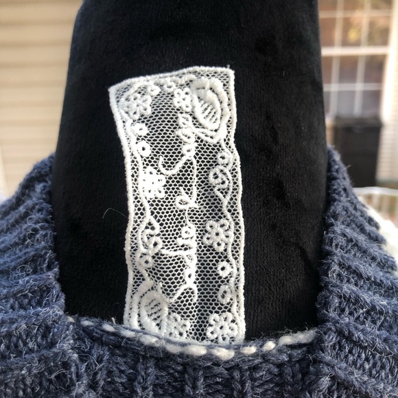 Sadie & Sage Striped Blue and White Sweater size Small - Picture 9 of 10